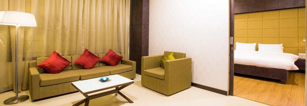 فندق جراند إكزوتيكا بيزنس Pimpri-Chinchwad المظهر الخارجي الصورة