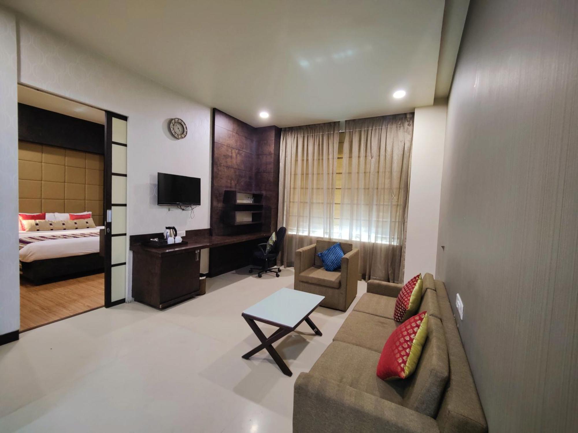 فندق جراند إكزوتيكا بيزنس Pimpri-Chinchwad المظهر الخارجي الصورة