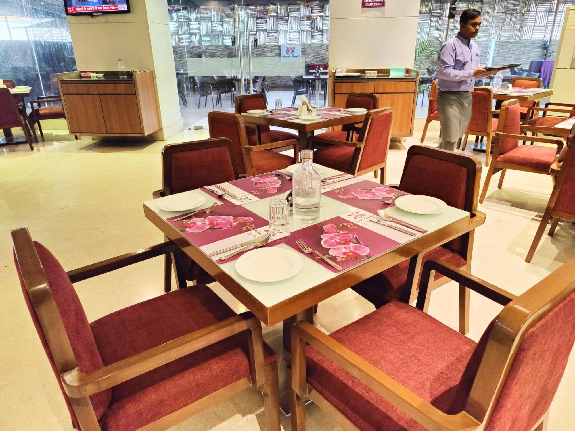 فندق جراند إكزوتيكا بيزنس Pimpri-Chinchwad المظهر الخارجي الصورة
